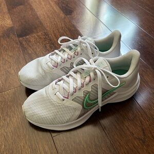 Nike White and Green Athletic Shoes with Breathable Mesh size 8